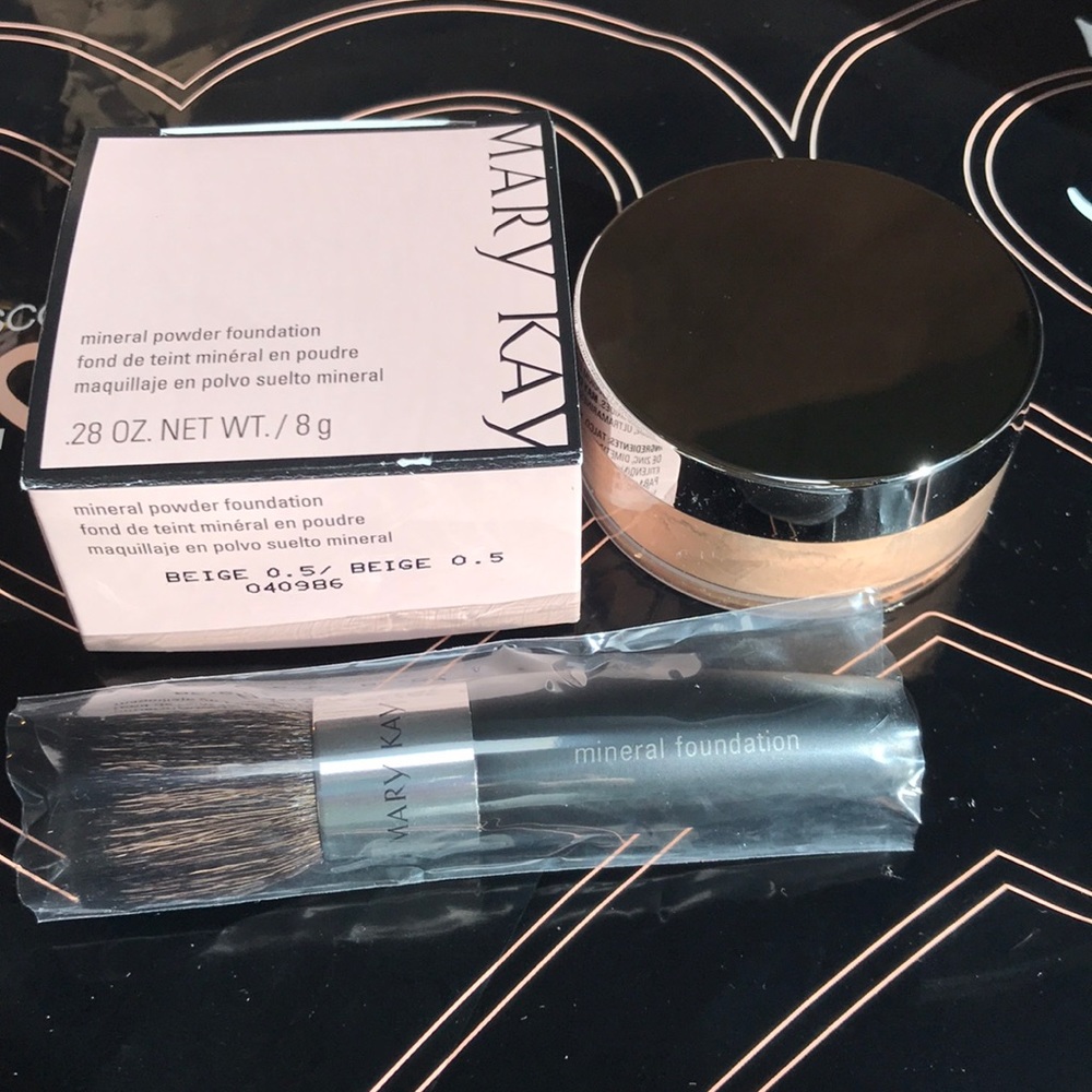 Mineral powder foundation NIB with brush